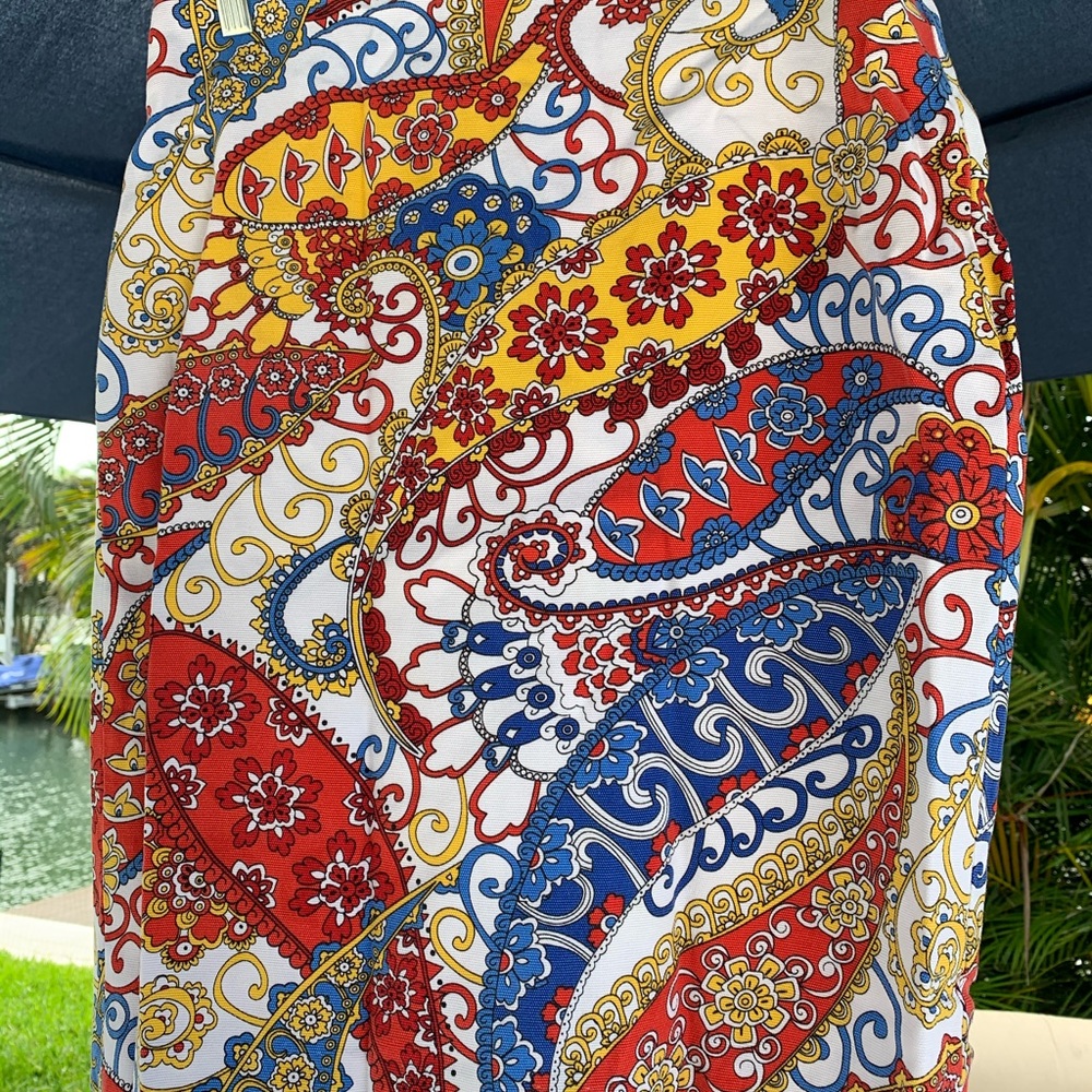 Like new white patterned skirt w/ colorful designs
